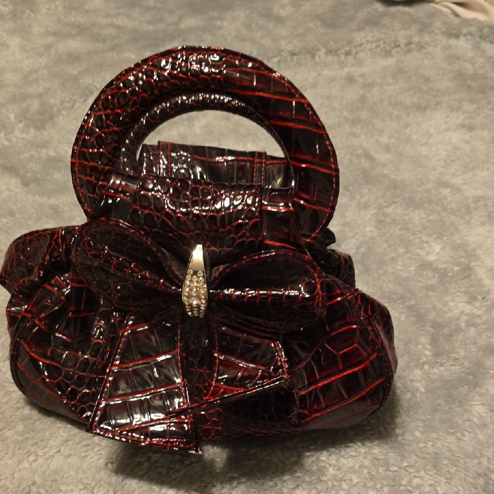 Elegant Red Crocodile Pattern Handbag